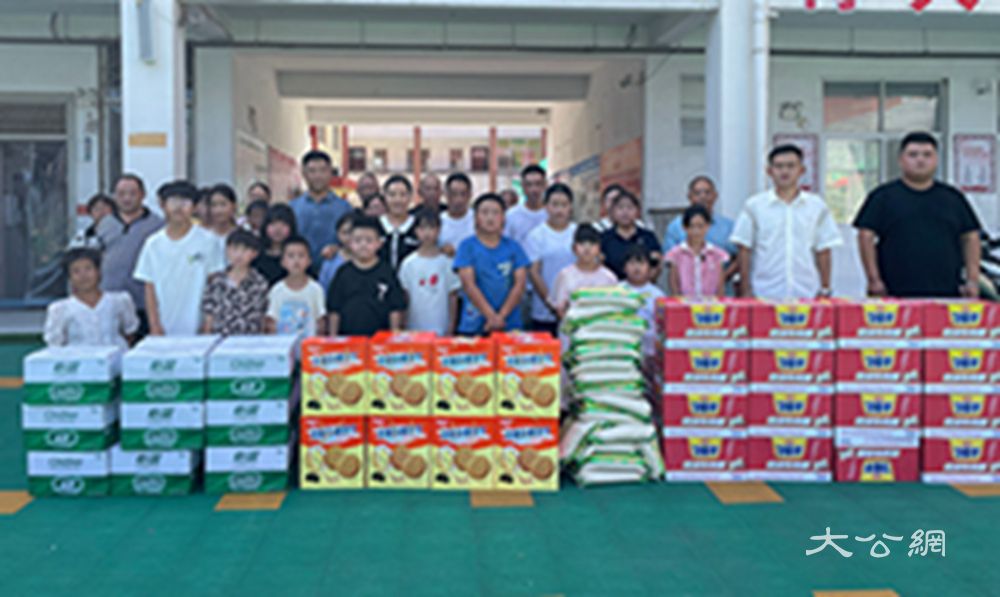 商丘市梁园区：教师携手爱心人士为王楼小学困难学生送关怀