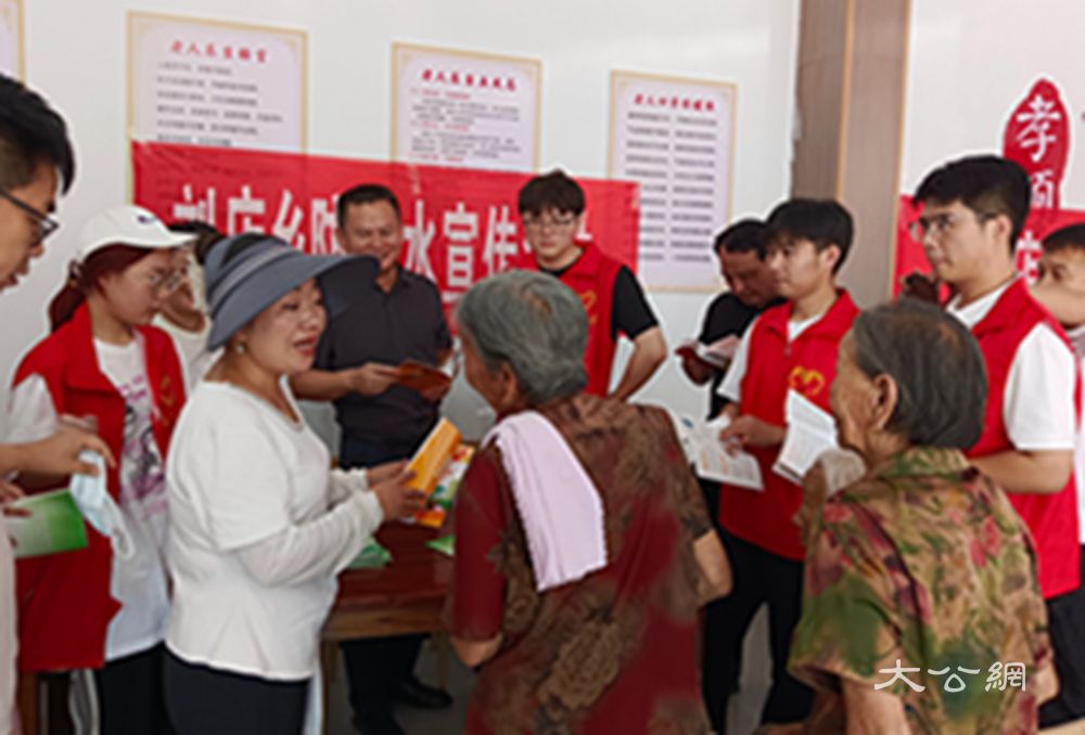 点赞！河南虞城女大学生张湉湉用首笔打工收入为全村老人献爱心