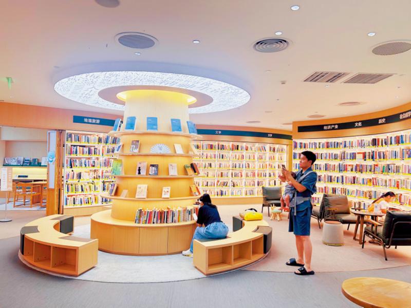 黛西札记/在海边读书\李 梦