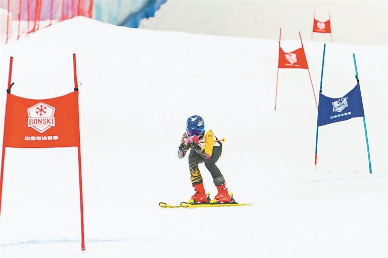 热雪奇迹滑雪公开赛哈尔滨站开赛