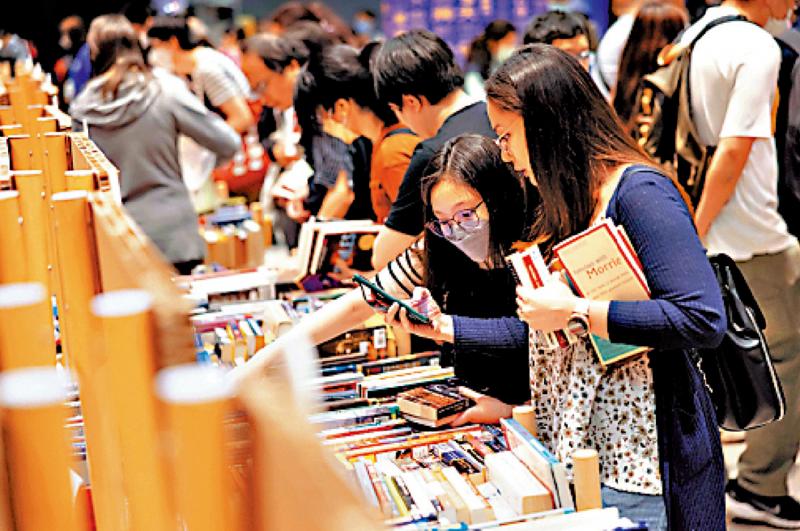 七日谈（海外篇）/邂逅“巨无霸”\吴 捷