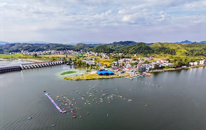 逐浪天子湖 揮槳競飛渡 2025年中國槳板超級聯賽暨第四屆天子湖槳板公開賽湖南邵陽舉辦
