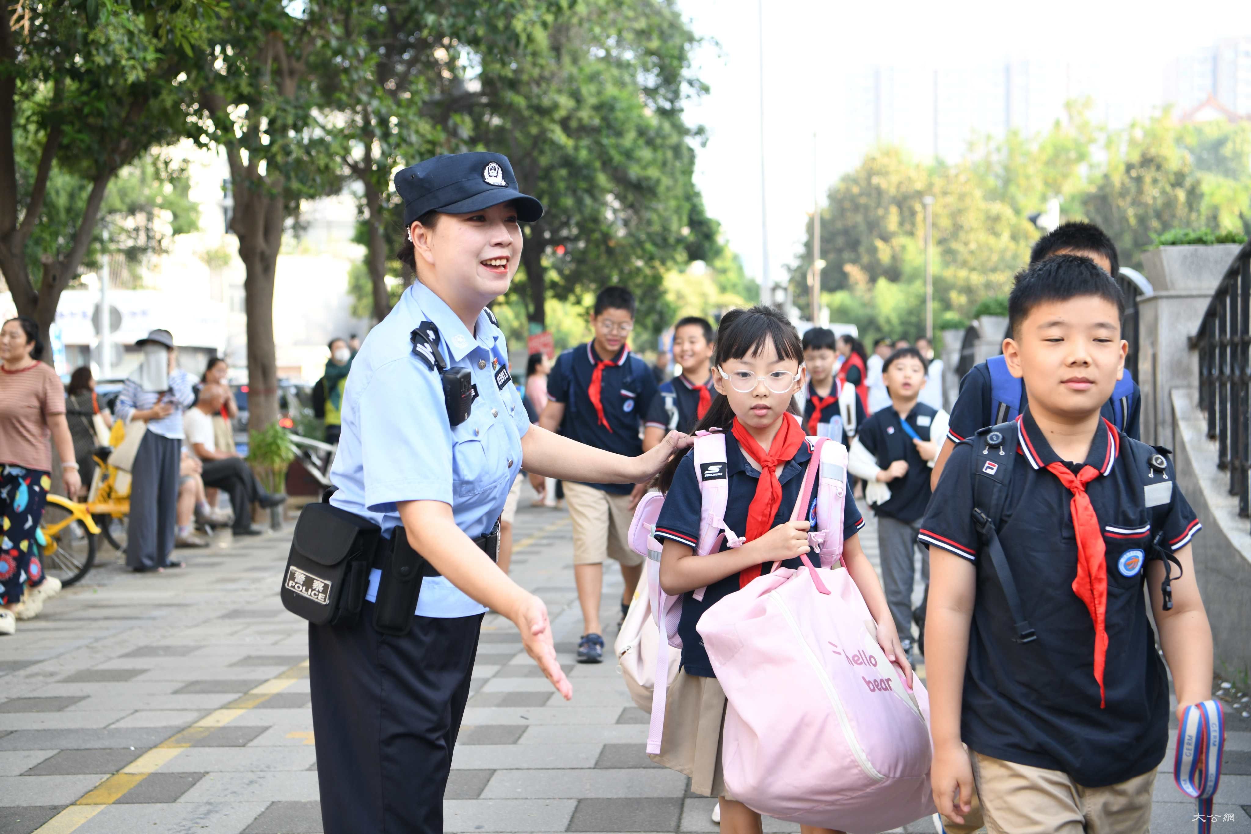 郑州公安：上好开学“第一课” 守护平安“开学季”