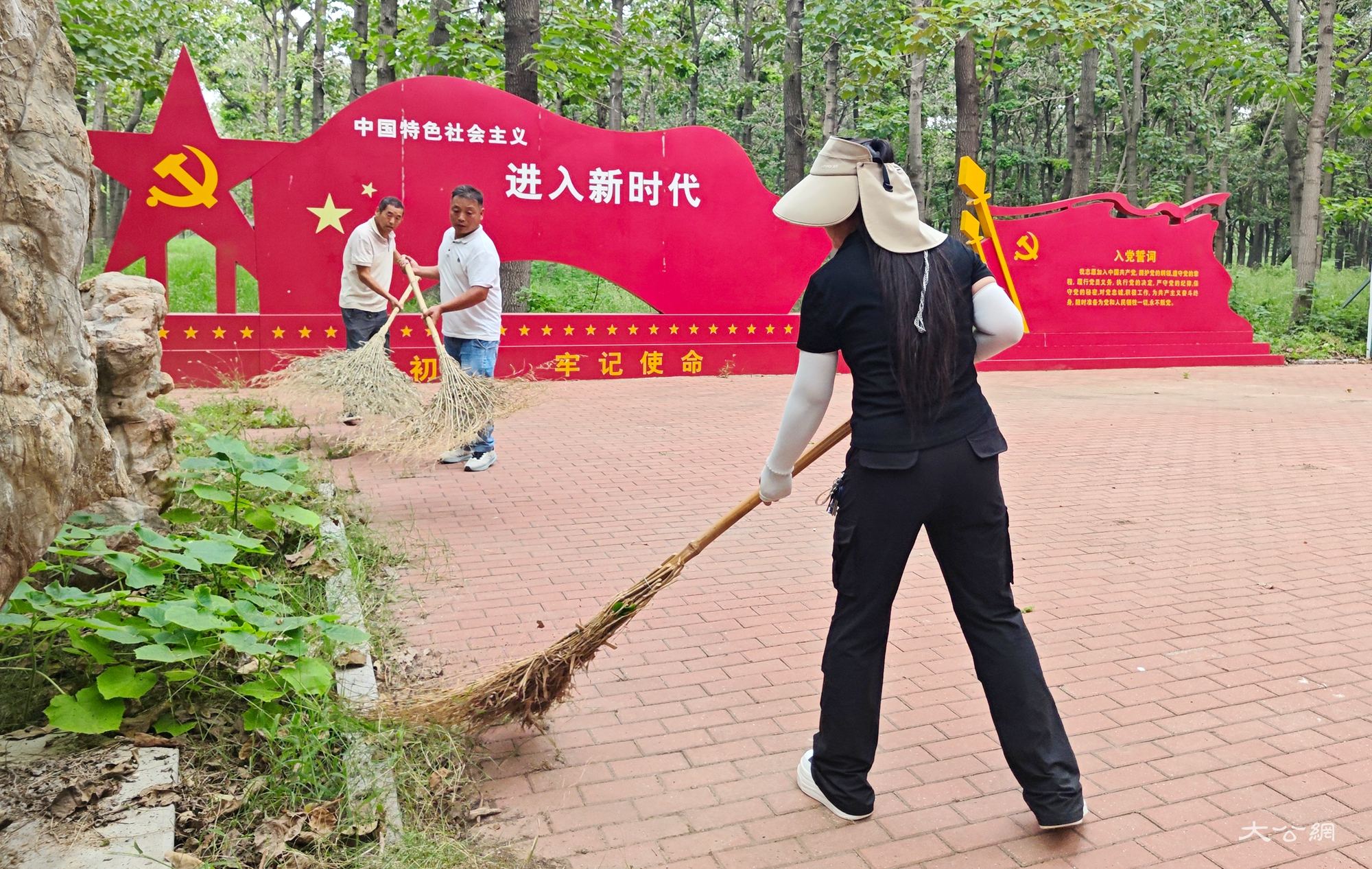 商丘梁园林场开展林区环境综合整治行动