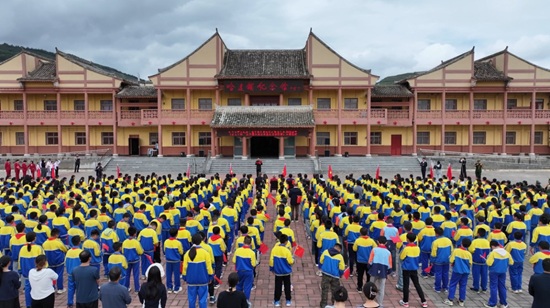 甘肃宕昌：红歌嘹亮缅怀先烈庆祝抗战胜利80周年