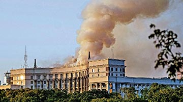 ﻿乌克兰遭最大规模空袭 政府大楼首被击中