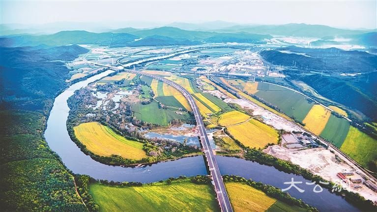 鹤伊高速汤旺河1号特大桥合龙