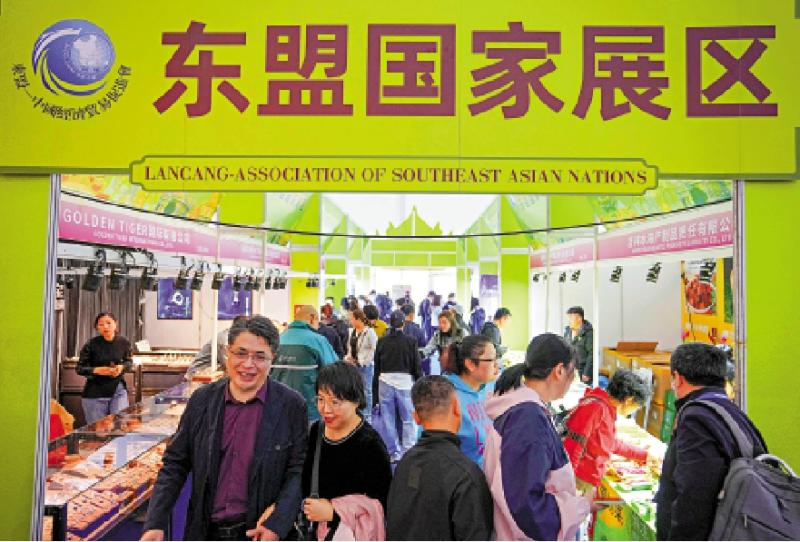 ﻿扩大层面/首八月对东盟贸易升9.7%