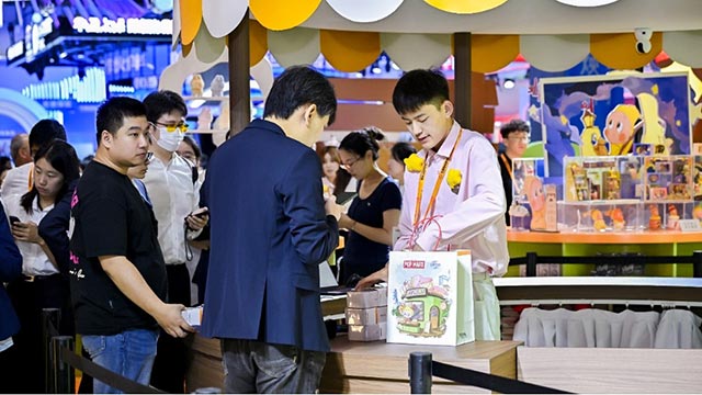 泡泡玛特与服贸会合作升级 IP甜品首发成现场焦点