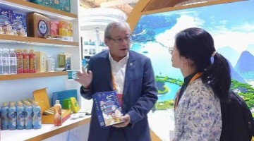 旺旺携多款新品亮相服贸会  文创食品“祈福大雪饼”受瞩目