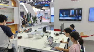 2025年服贸会|全栈国产化“智慧教学”方案亮相，构筑教育数字新生态