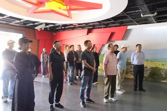 《哈达铺的灯光》剧组重走长征路汲取艺术创作力量