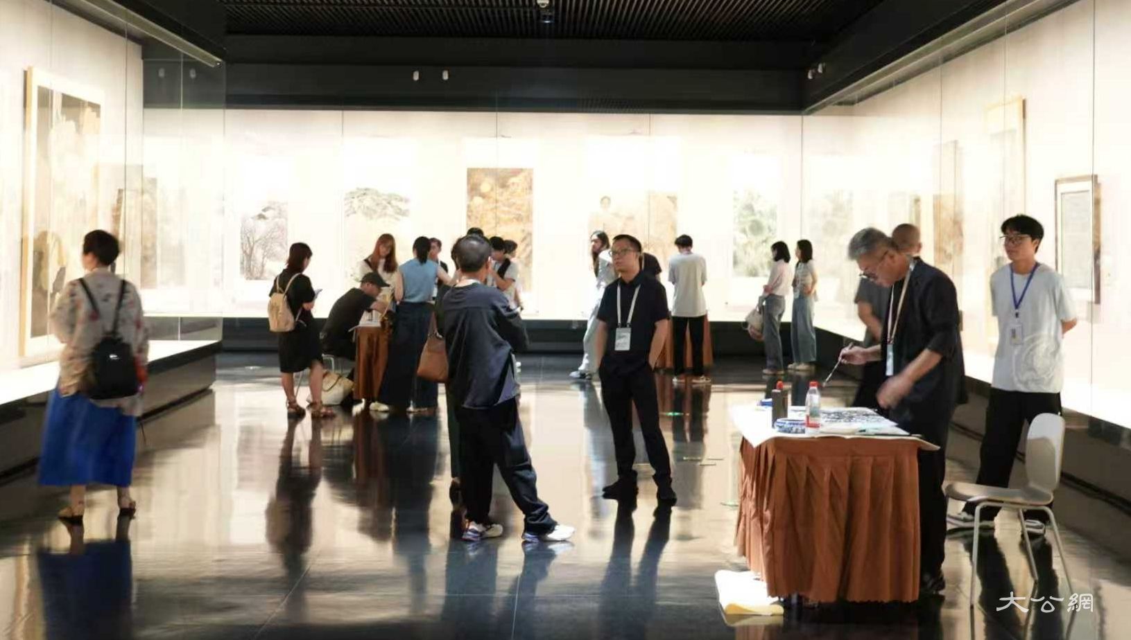 “郑风．河韵”中国大城市专业画院优秀作品联展（第十五回．郑州）在郑州开幕