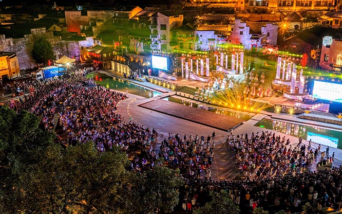 雪峰山對歌阿裏山 海峽兩岸青年歌會活動在洪江古商城舉辦