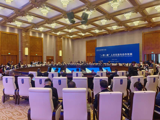 中外专家学者齐聚敦煌合作论坛 献智“一带一路”国际教育