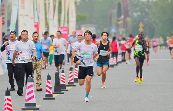 湖南長沙：運動與文旅交融  全民健身跑燃動銅官窯
