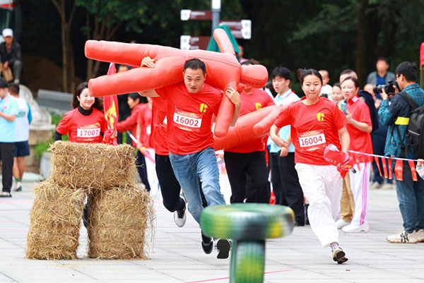 豫首辦紅色運動會 300餘選手在運動中傳遞紅色薪火