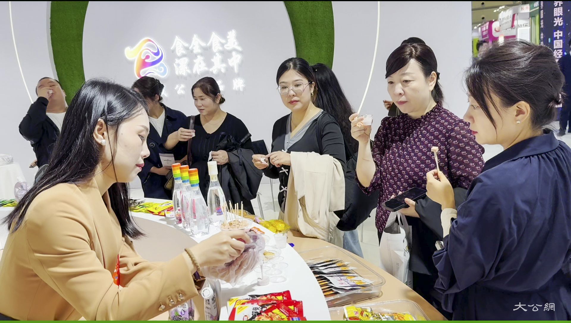 第十五屇河南投洽会食品安全与科技创新合作交流会在郑州举办