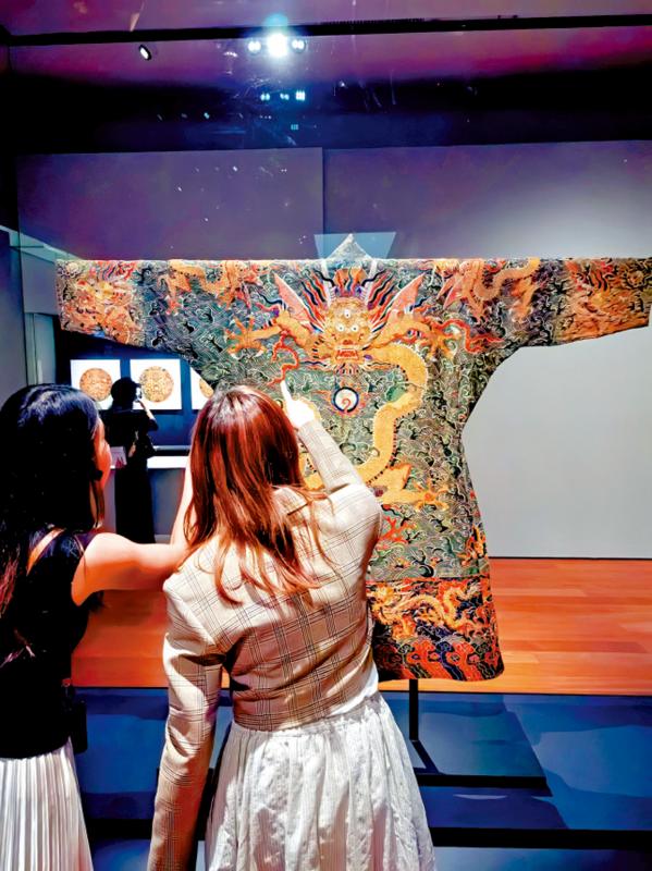 展讯/“丝绸中国─香港故宫文化博物馆贺祈思收藏”