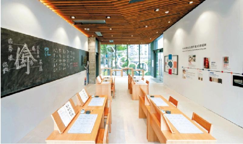 徐冰“英文方块字书法教室”移师油街实现