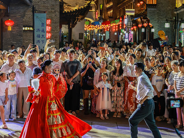 「雙節」長假湖南洪江古商城「火出圈」 多元文旅體驗引客潮