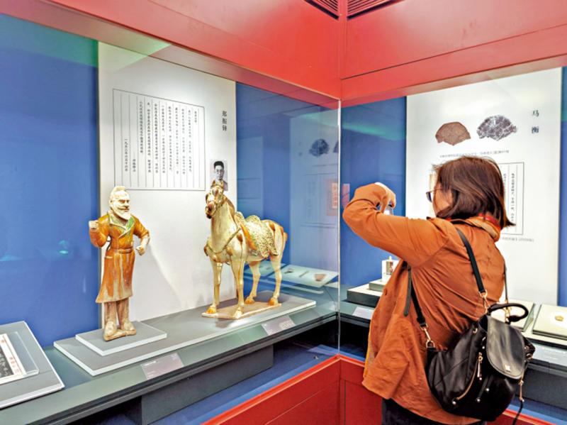 北京故宮新展對公眾開放 港澳台胞捐獻文物亮相