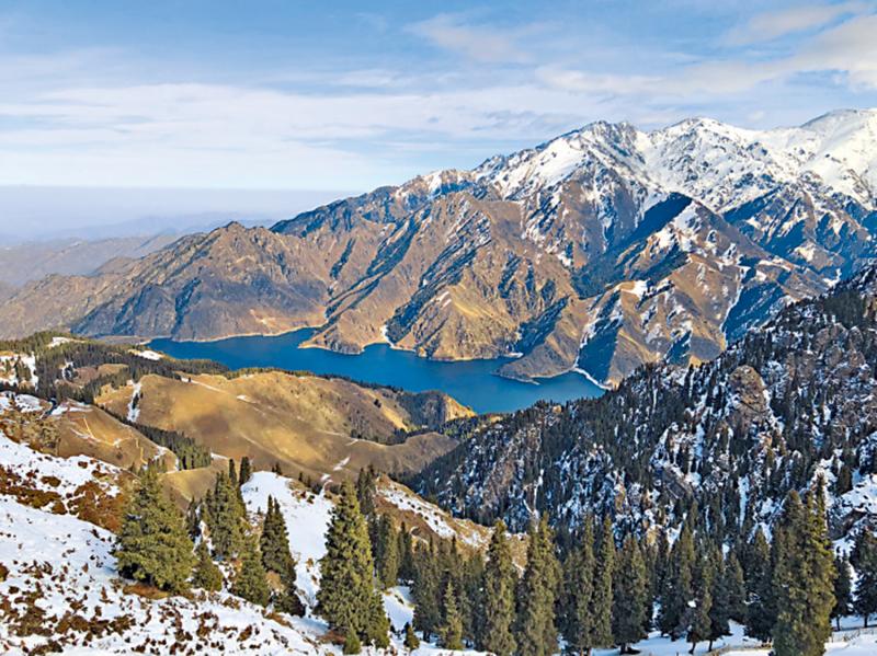 乐 活/二○二五冬天的第一场雪\潘 少