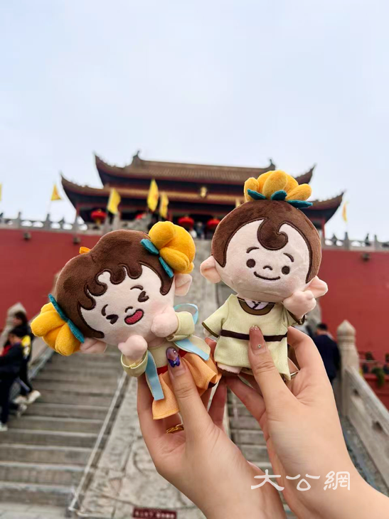 河南開封:菊香宋韻入文創 「宋潮有禮」讓開封秋天可帶走