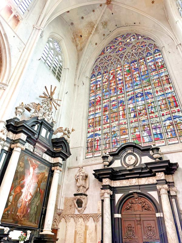 ﻿艺象尼德兰/光的魔力\王 加