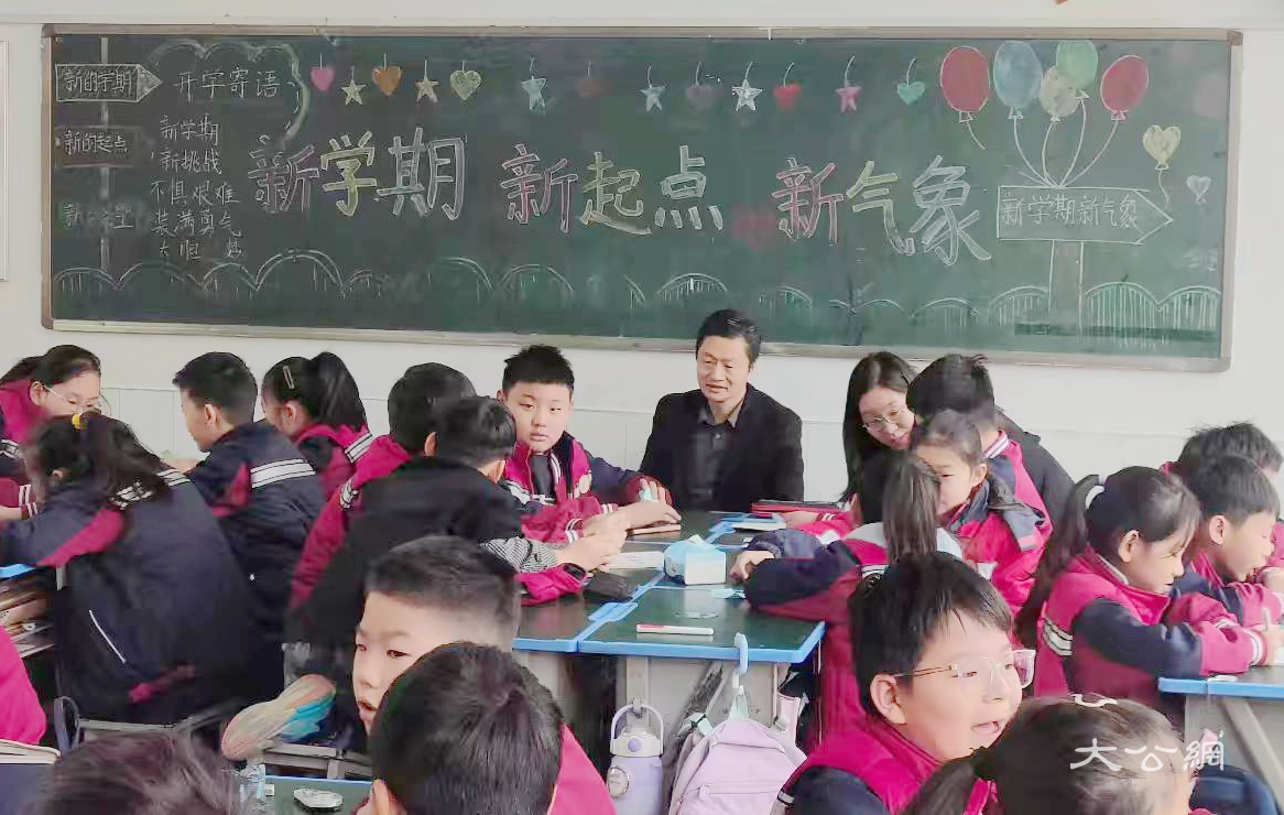 商丘市梁园区实验小学：视导明方向 研讨启新思