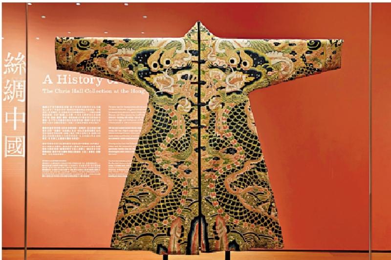 馆藏撷英/蓝色纱绣斗牛纹褂\閒 雅