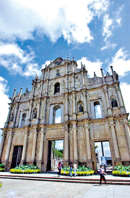 ﻿七日谈（广东篇）/澳门与“双典一报”：中西文化对话的破冰之旅\梅 毅