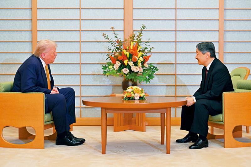 特朗普抵日本 高市早苗迎外交大考