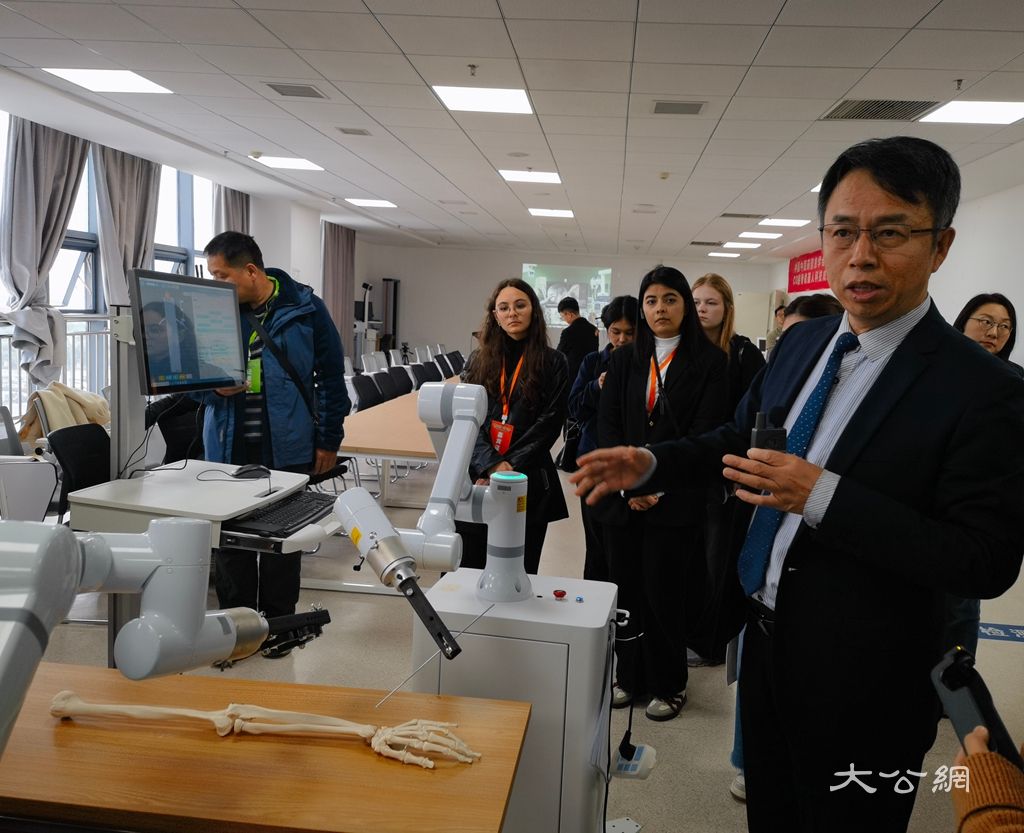 国家中医骨伤区域医疗中心 | 不开刀治骨折，接骨机器人引领智能医疗突破