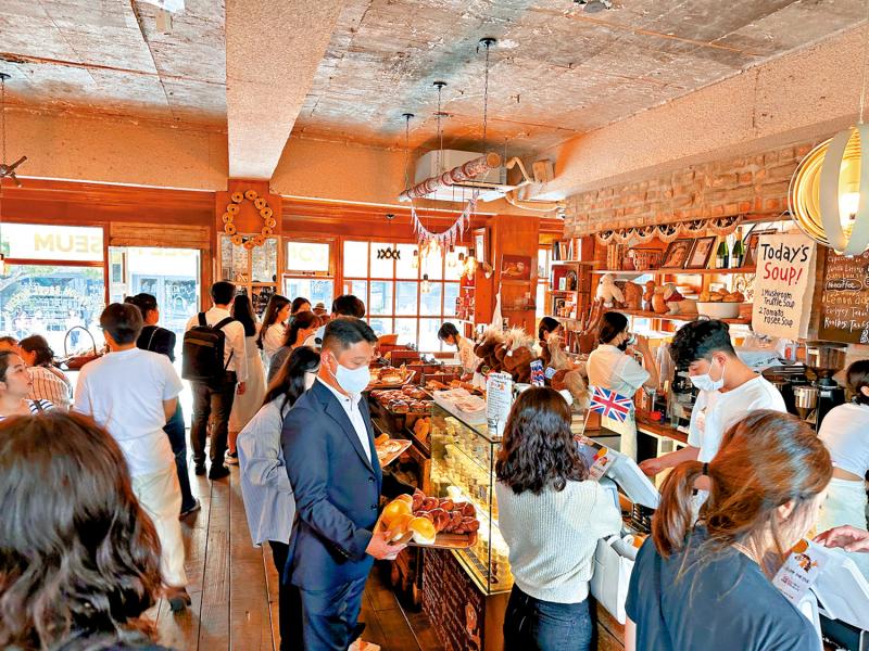 曾连续工作21小时 韩网红店员工疑过劳死