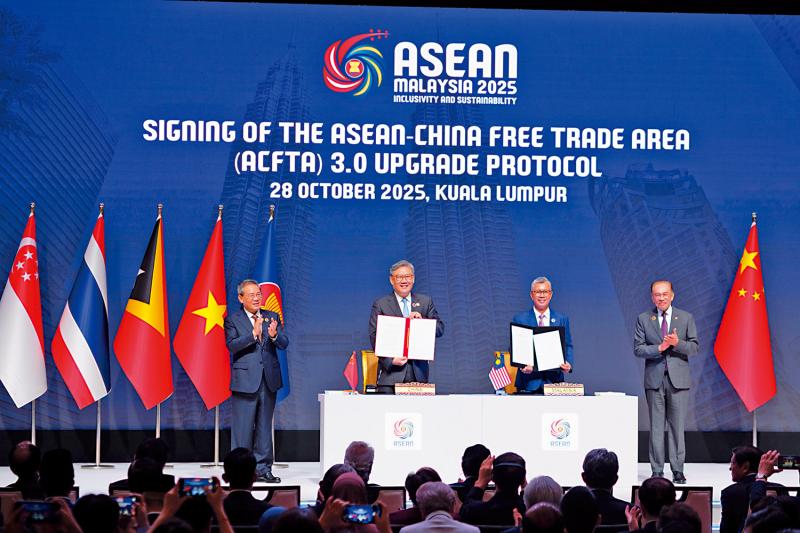 ﻿中国东盟签自贸区3.0版升级议定书