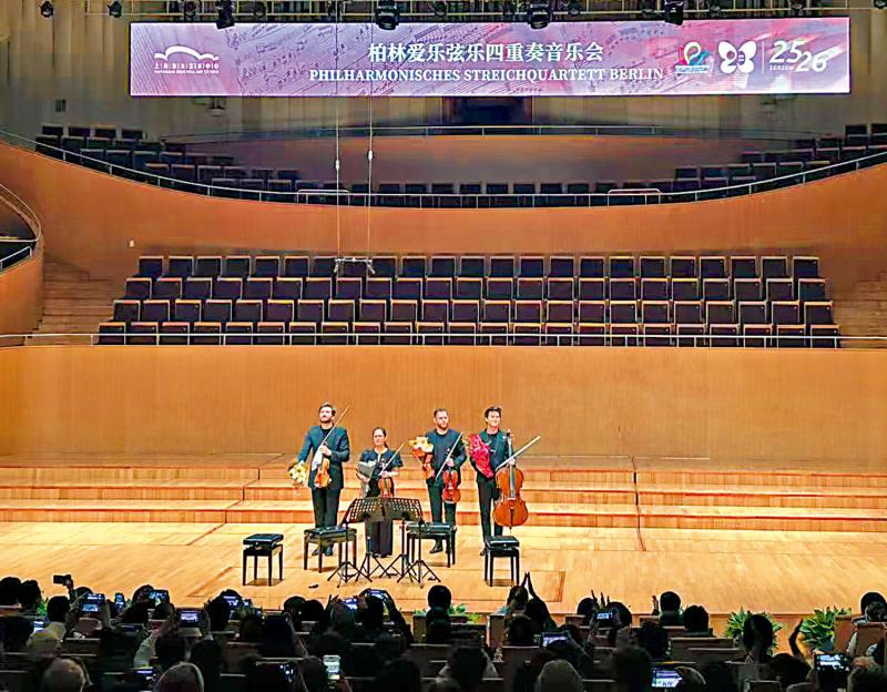 ﻿黛西札记/秋雨入乐\李 梦