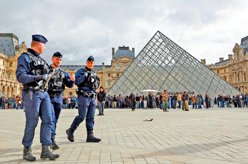 罗浮宫劫案共7人被捕 被盗珠宝未寻回