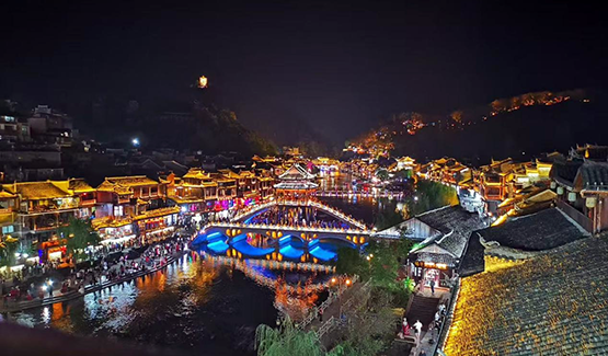 飛越大洋，尋美鳳凰