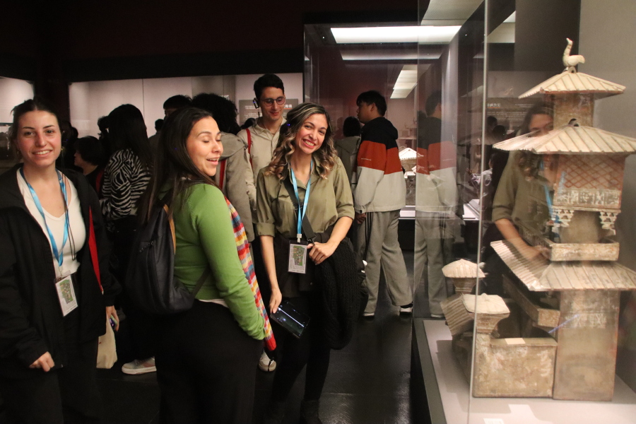 拉美友人在郑触摸中原文明根脉