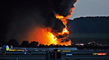 ﻿美UPS货机坠毁 9人遇难11伤