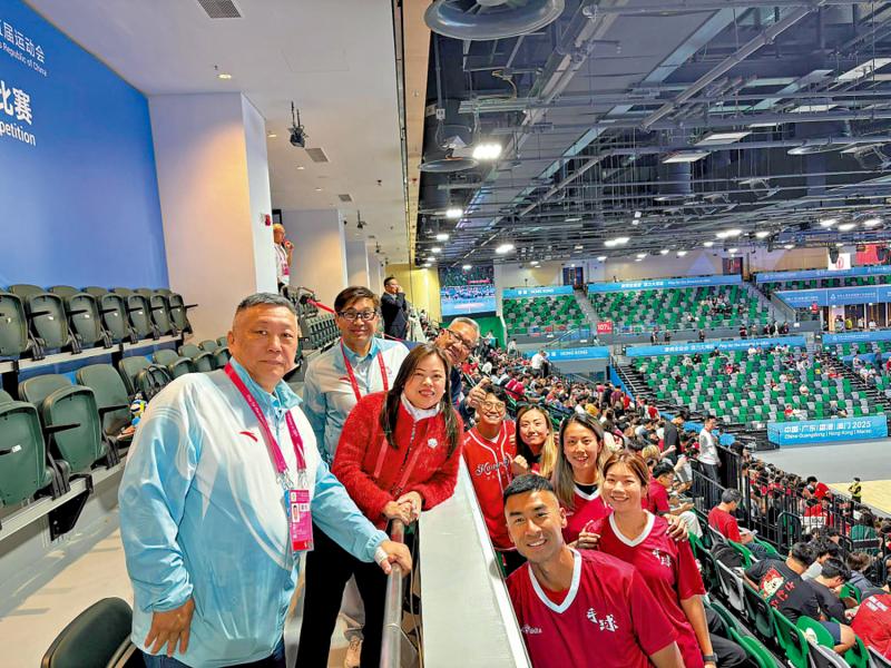 罗淑佩启德现场打气