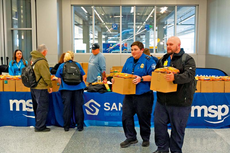 无薪工作/逾3万联邦雇员申领失业救济金