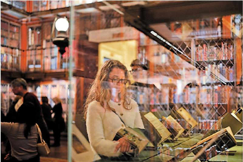 ﻿七日谈（海外篇）/用魔法打败魔法\吴 捷