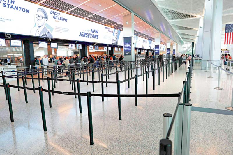 全美航班大乱 或削20%运力