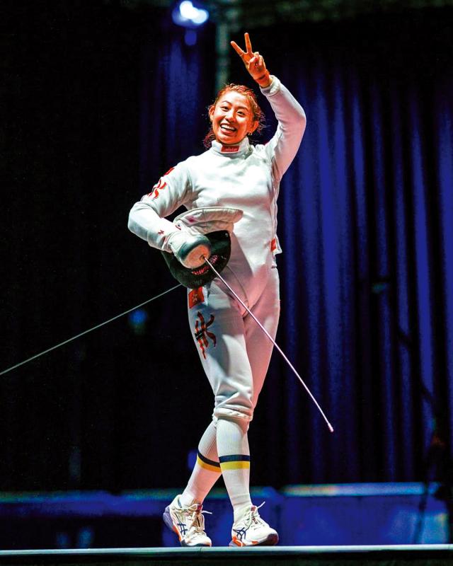 剑击今体艺馆激战 佘缮妡重剑“出鞘”