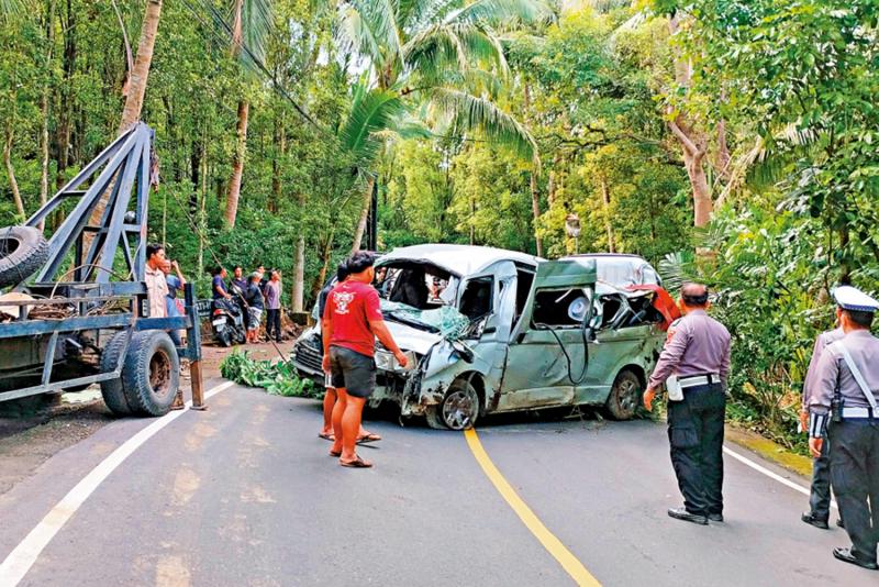 ﻿印尼峇里岛车祸 中国公民5死8伤
