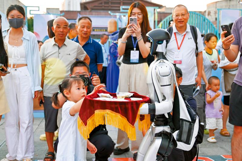 “人工智能＋”行动加速规模化商用 5年内 保姆机器人5万元可入手
