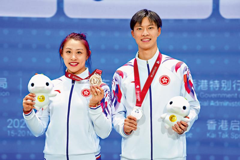 佘缮妡女子重剑获铜 首踏全运颁奖台