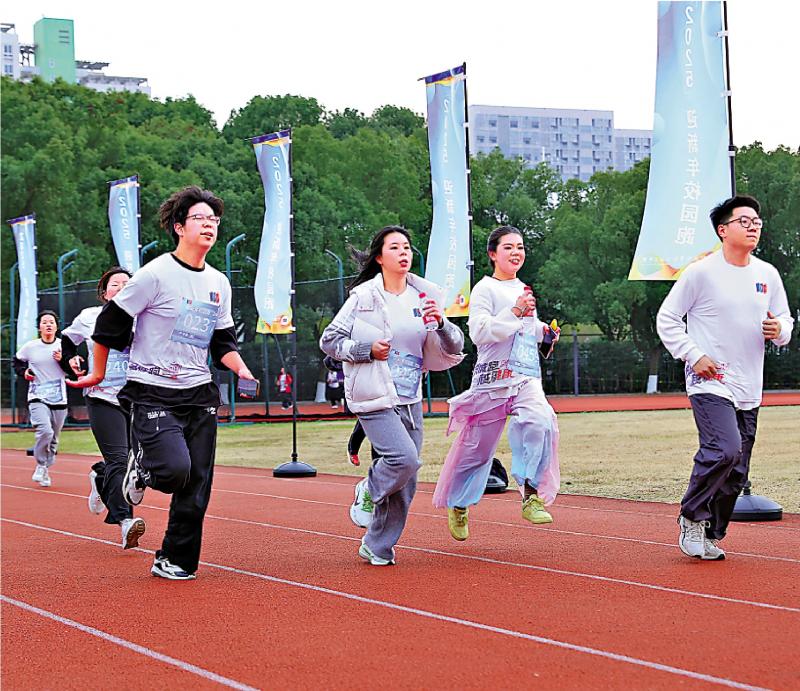 焦点追踪/不跑就“肥佬” “校园跑”出猫竟成产业链